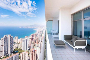 Luxury apartment on the 41st floor with stunning sea views